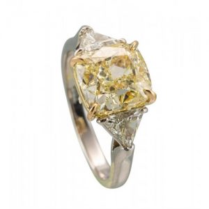 ESTATE PLATINUM AND 18KT YELLOW GOLD AND YELLOW AND WHITE DIAMOND ENGAGEMENT RING