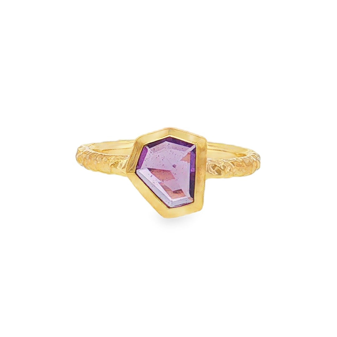 Estate 14kt yellow gold fantasy cut purple sapphire ring