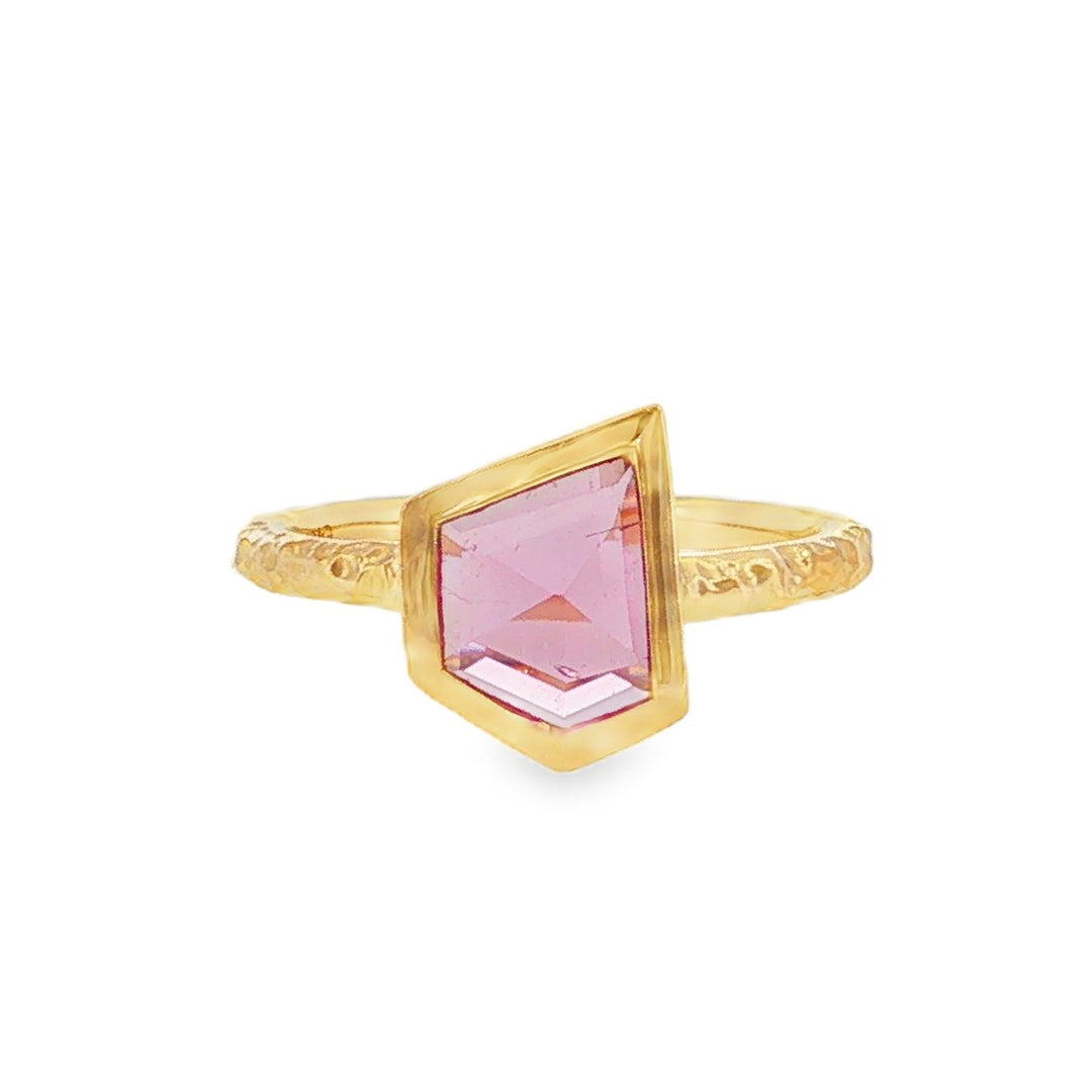 Estate 14kt yellow gold fantasy cut pink sapphire ring