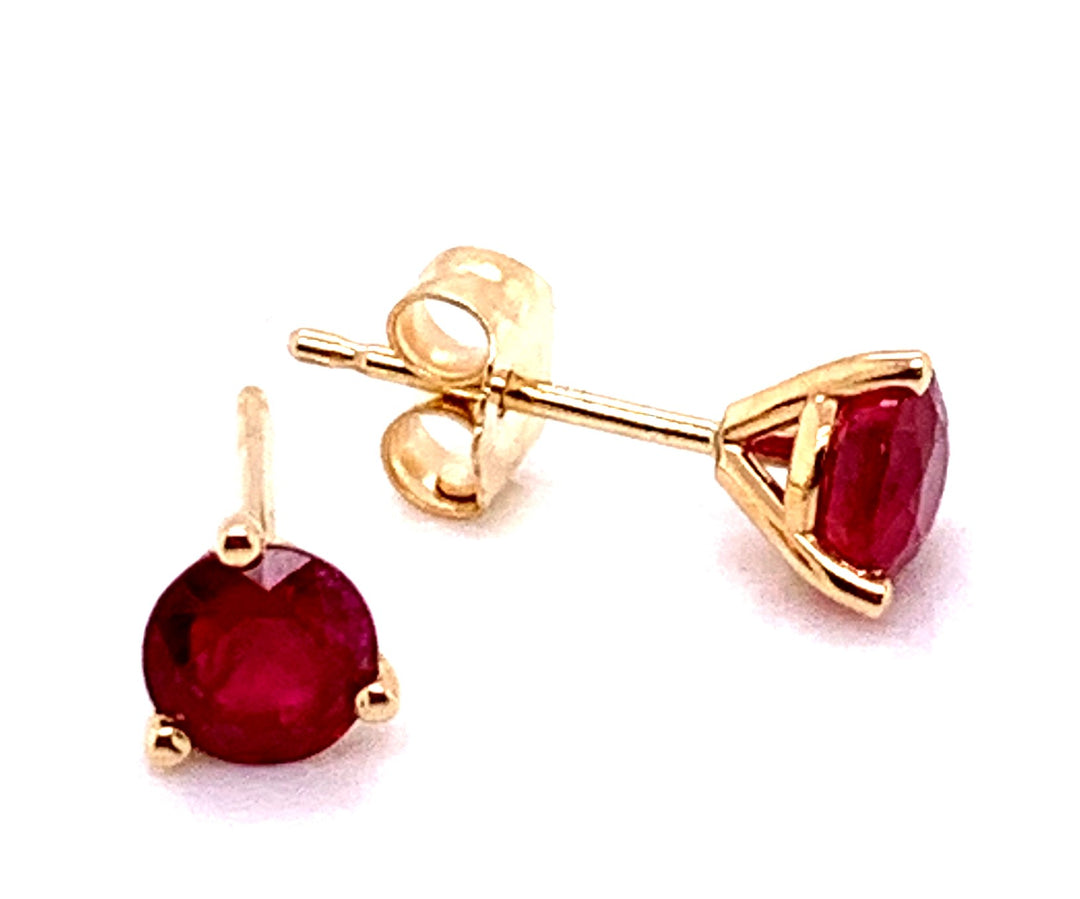 14kt yellow gold 1.08-carat ruby stud earrings