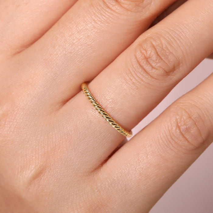Gabriel & Co. 14kt yellow gold twist stackable band ring