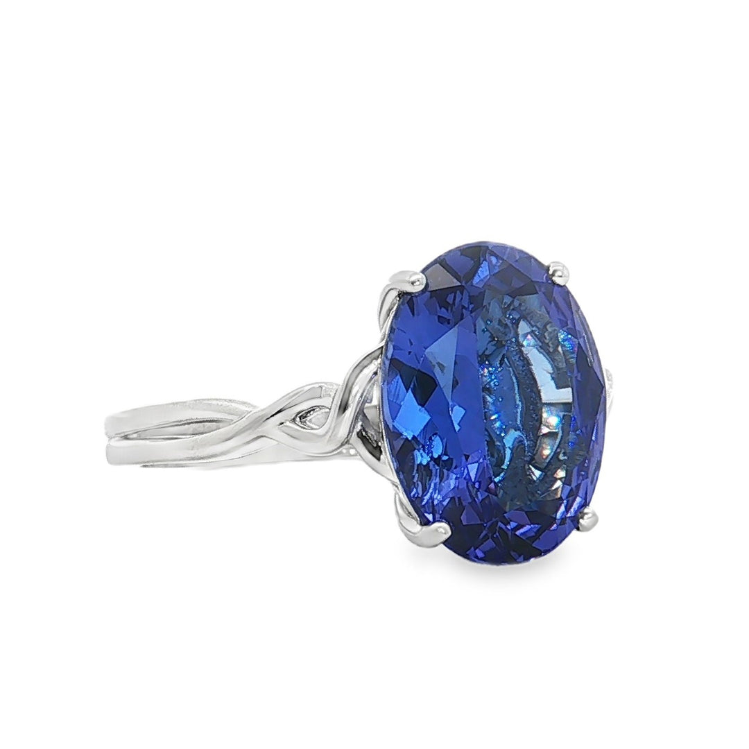 Estate 18kt white gold tanzanite solitaire ring