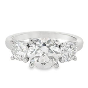 Platinum Three-stone Round Diamonds Engagement Ring