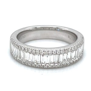 18kt White Gold Baguette And Round Diamonds Ring