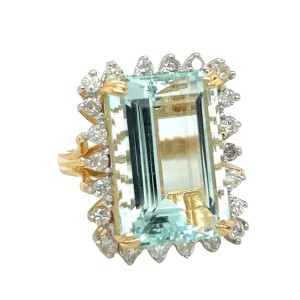 Estate Contemporary 14kt Yellow Gold Aquamarine And Diamond Ring