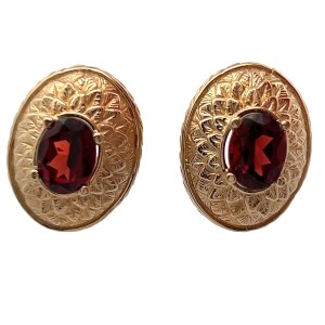 Estate 14kt Yellow Gold Oval Garnet Earrings